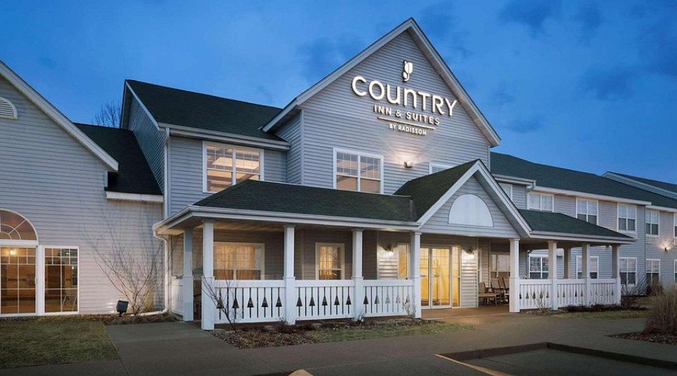 Country Inn and Suites